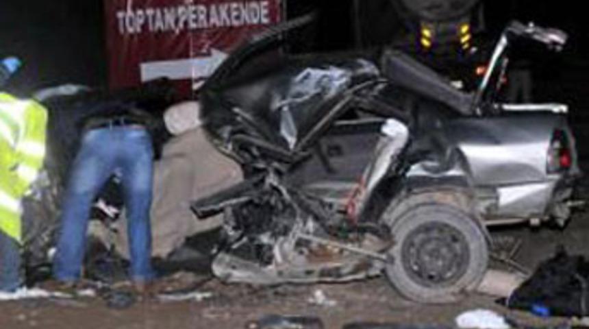 G&uuml;m&uuml;şhane'de feci kaza: 4 &ouml;l&uuml;, 1 yaralı