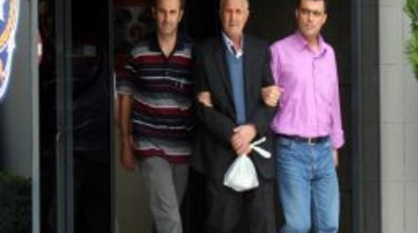 Hayır Yapma Vaadiyle Yaşlı Kadını Dolandırdı