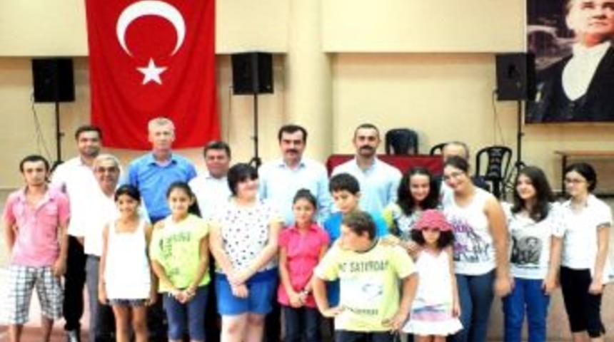 Milletvekili Erdem Gen&ccedil;lik Merkezine Ziyaret Etti