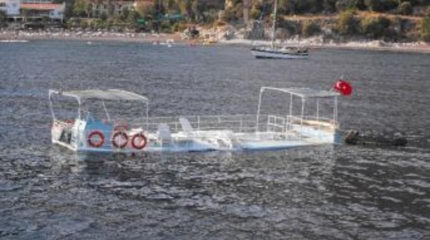 Marmaris'te Tur Teknesi Battı