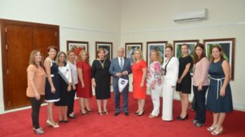 İş Kadınlarından Aldırmaz'a ziyaret