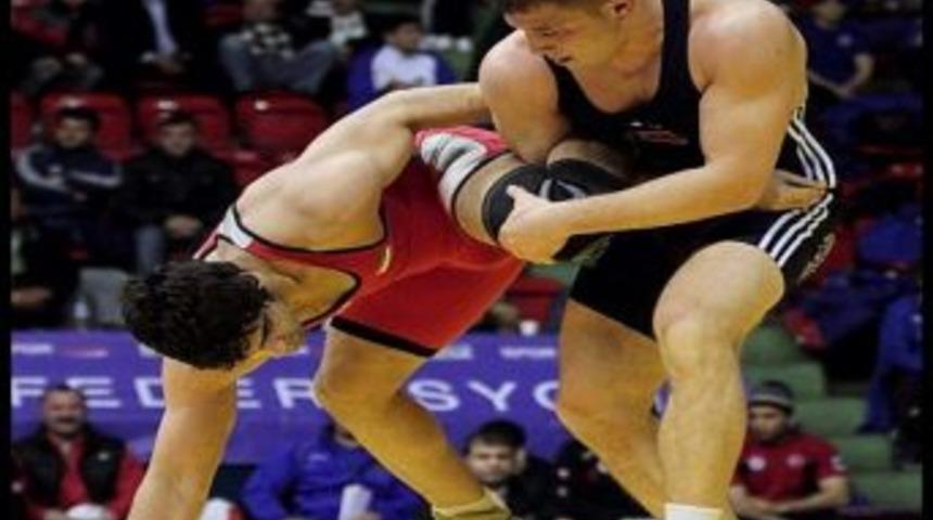 G&uuml;reş Şampiyonasında D&uuml;nya &Uuml;&ccedil;&uuml;nc&uuml;s&uuml; Kağıtspor'dan