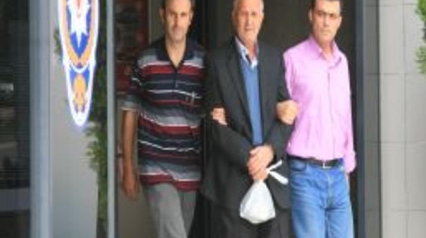 Cami &Ouml;nlerinde 'hayır Yapacağım' Diye Dolandırıcılığa Karışan Zanlı Tutuklandı