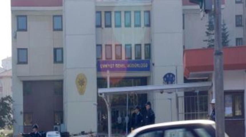 Temizlik Iş&ccedil;isi EGM&rsquo;nin Ikinci Katında &Ouml;l&uuml; Bulundu