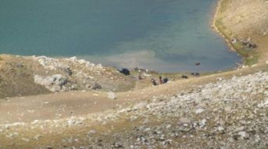 Ralliciler Kilimli G&ouml;l'&uuml; Kirletiyor