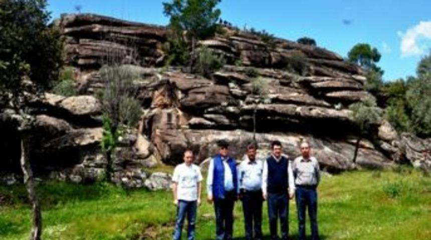 Chp&rsquo;li Baydar Karakaya Kaya Resimlerini Meclis G&uuml;ndeminetaşıdı