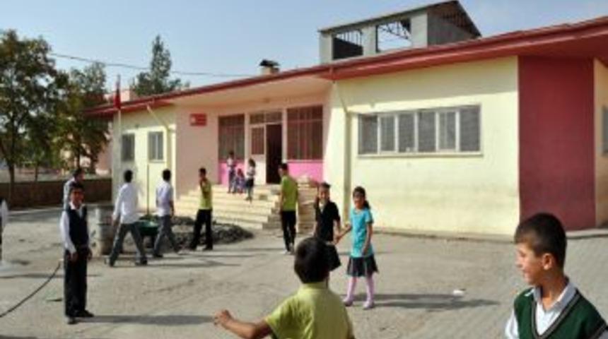 Midyat'ta Okullarda Devam Eden Tamirat Eğitimi Aksatıyor