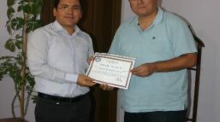 Kaymakam Şimşek&rsquo;ten Başarılı Okul M&uuml;d&uuml;rlerine &Ouml;d&uuml;l