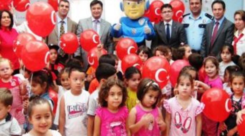 Minikler Polis Kanka&rsquo;yı &Ccedil;ok Sevdi