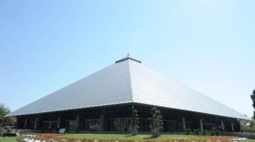 B&uuml;y&uuml;kşehir Caddeleri Ağa&ccedil;landırıyor