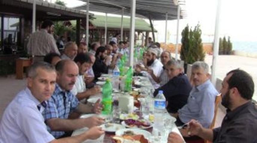 Karam&uuml;rsel'de Din G&ouml;revlileri Yemekte Buluştu