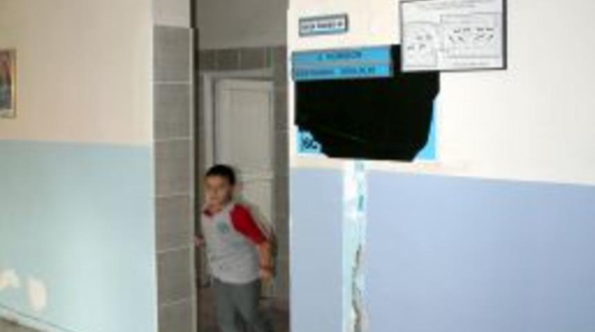 Veliler, Okulun Fiziki Şartlarının Iyileştirilmesini Istiyor