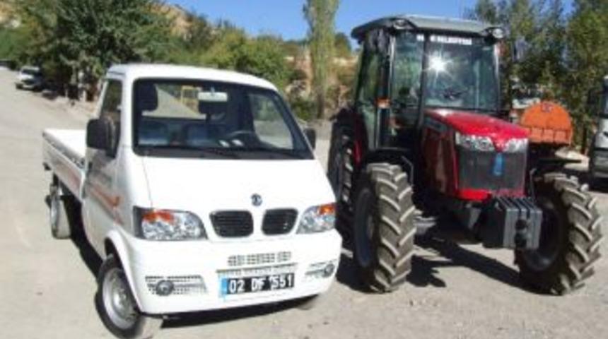 Besni Belediyesi 2 Yeni Hizmet Aracı Aldı