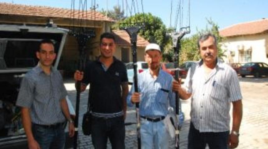 Desteği Alan &Ccedil;ift&ccedil;iler Zeytin Silkme Makinelerine Kavuştu