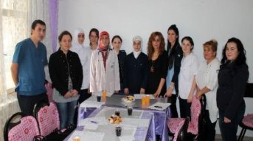 Bebeğin İlk Aşısı Anne S&uuml;t&uuml;