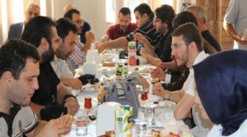 Basın Mensupları &Ouml;ğrencilerle Buluştu