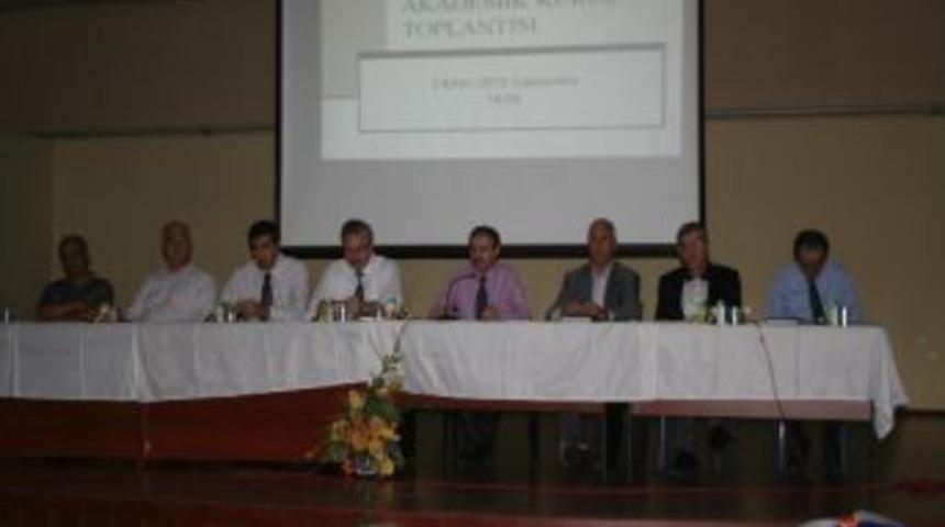 İlahiyat Fak&uuml;ltesi&rsquo;nde Akademik Genel Kurul Toplantısı Yapıldı
