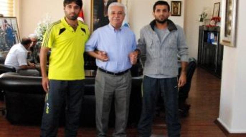 Arıkan Pozantıspor'a 2 Futbolcu Hediye Etti