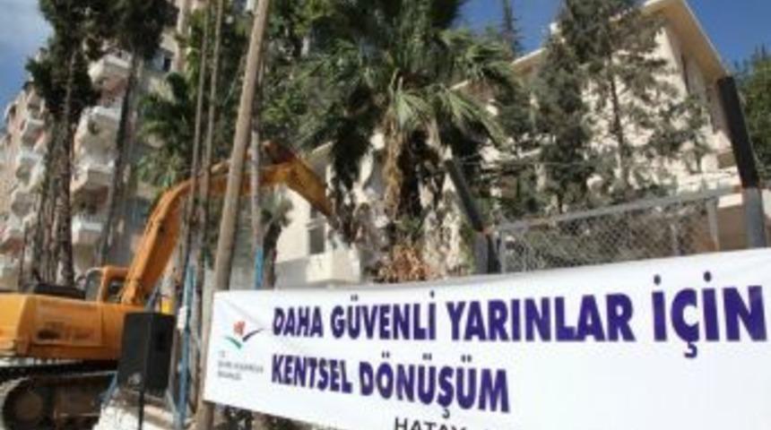 Kentsel D&ouml;n&uuml;ş&uuml;m Projesi Kapsamında Askeri Lojman Yıkımı Ger&ccedil;ekleştirildi