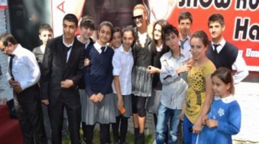 Ivana Sert Bir Valiz Pastırma Ve Mantı İle İstanbul&rsquo;a D&ouml;n&uuml;yor