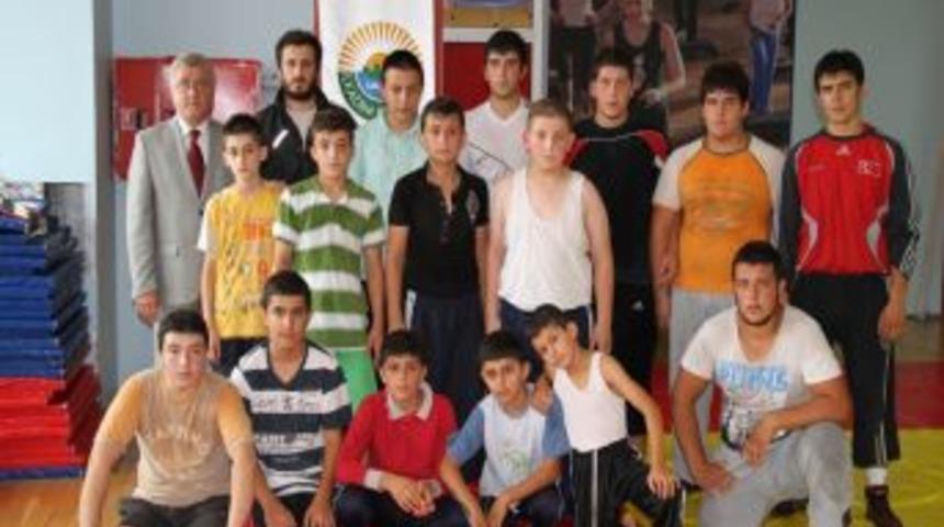 Samsun'da Sporculara Tatlı Ikram Edildi