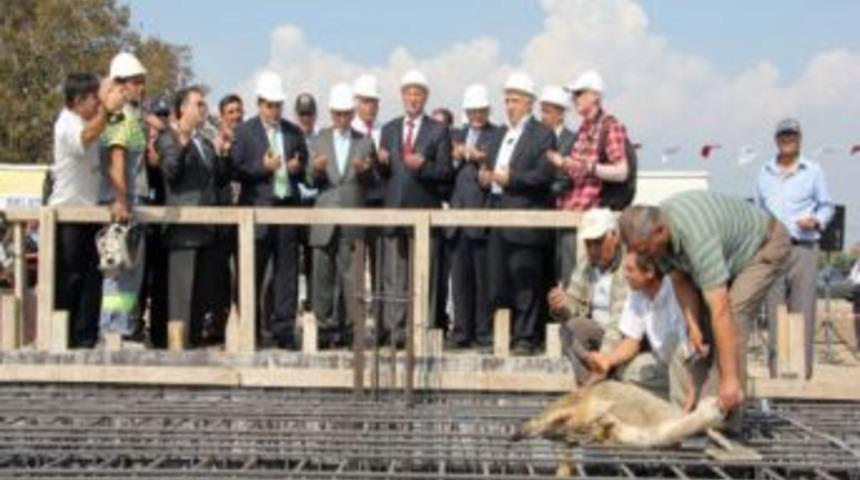 Burhaniye Şehirlerarası Otob&uuml;s Terminali'nin Temeli Atıldı