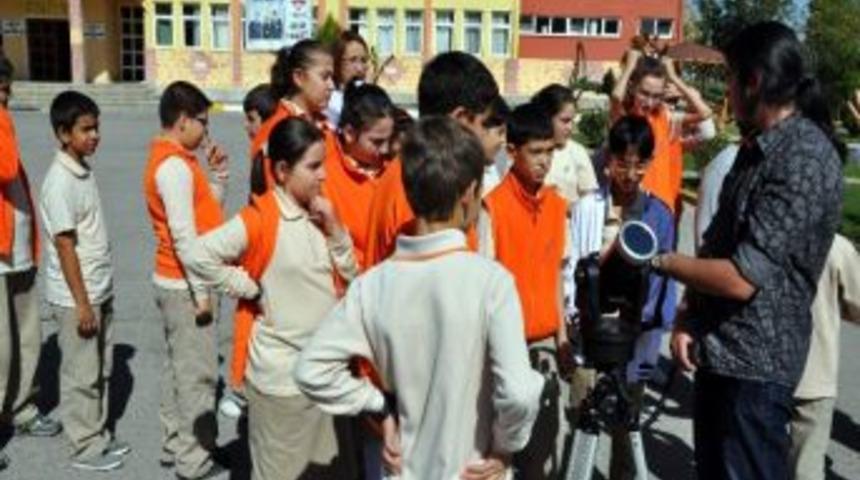 Erciyes &Uuml;niversitesi Astronomi B&ouml;l&uuml;m Başkanı Prof. Dr. İbrahim K&uuml;&ccedil;&uuml;k Nevşehir&rsquo;de Konferans Verdi