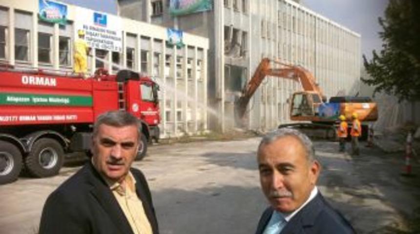 Kentsel D&ouml;n&uuml;ş&uuml;m &Ccedil;alışmaları Kamu Binasının Yıkımıyla Başladı