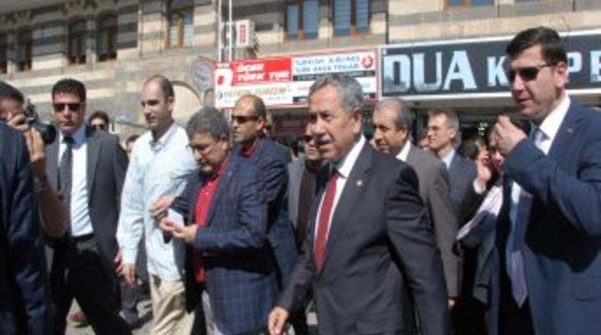 Arın&ccedil;: Tezkerenin Amacı Savaş &Ccedil;ıkarmak Değil, Sınırları G&uuml;venlik Altında Tutmak