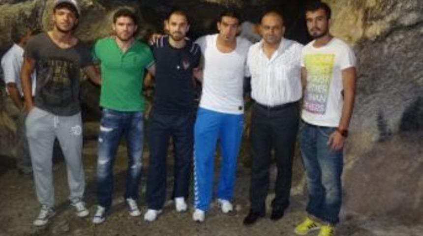 Adana Demirspor Derbi &Ouml;ncesi Eshab'ı Kehf'te Kurban Kesti