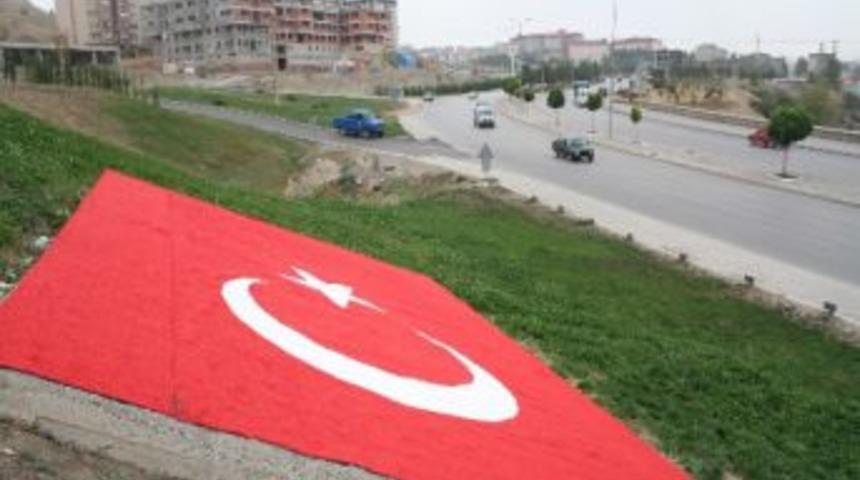 T&uuml;rk Bayrağı Yenilendi