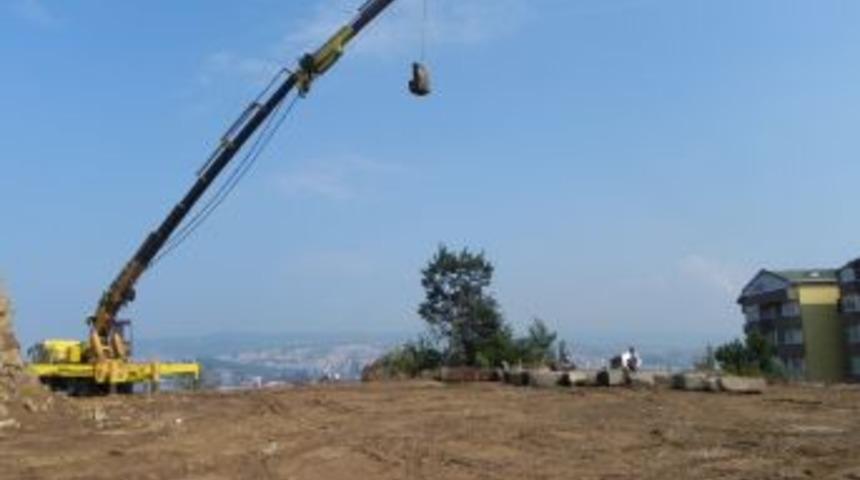 Tarihi Taş Bloklar Vin&ccedil; Yardımıyla Yerlerinden Kaldırıldı
