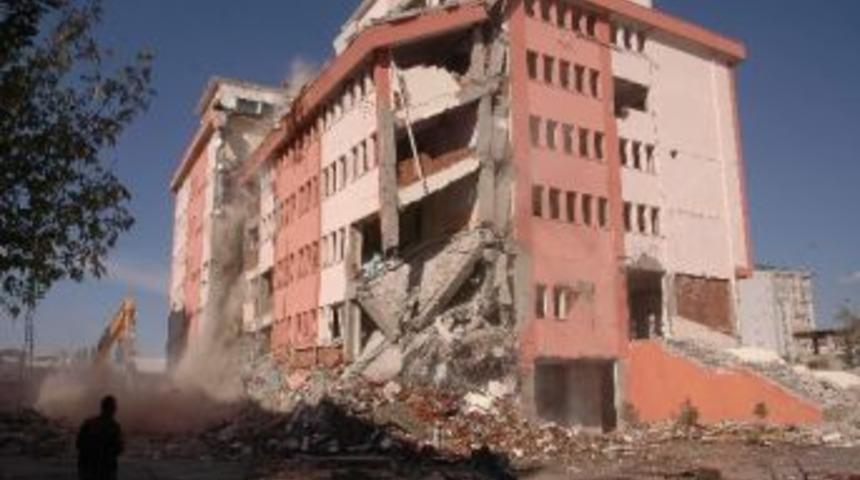 Van&rsquo;da Kentsel D&ouml;n&uuml;ş&uuml;m Yıkımları Devam Ediyor