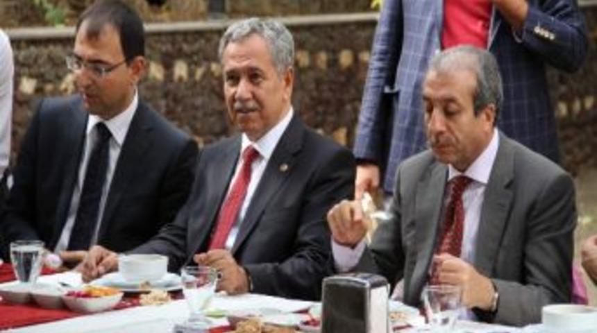Arın&ccedil;: &ldquo;ak&ccedil;akale&rsquo;nin Boşaltılması Diye Kesinlikle B&ouml;yle Bir Şey Yok&rdquo;