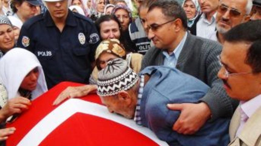 Şehit Polis Kılı&ccedil;, G&ouml;z Yaşları I&ccedil;inde Toprağa Verildi