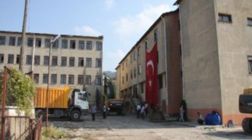 Zonguldak'ta Kentsel D&ouml;n&uuml;ş&uuml;m İ&ccedil;in İlk Bina Yıkıldı