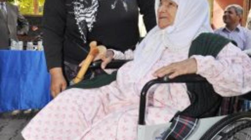 Osmaniye M&uuml;ft&uuml;l&uuml;ğ&uuml; Tekerlekli Sandalye Dağıttı