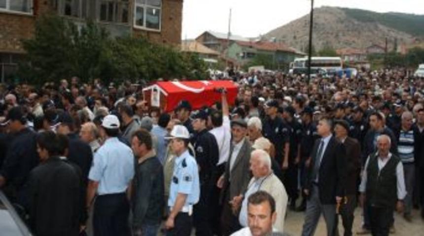 Şehit Polis Memuru B&uuml;lb&uuml;l, Memleketinde Toprağa Verildi