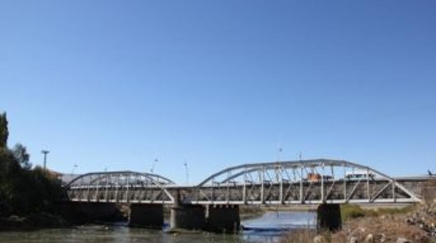 Tarihi Ardahan K&ouml;pr&uuml;s&uuml;n&uuml;n Bakımı Yapılacak