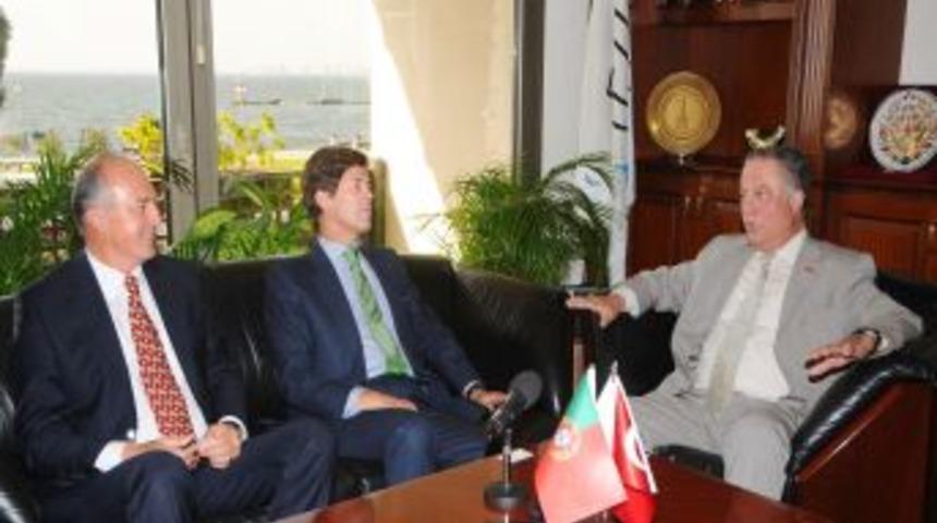 Portekiz B&uuml;y&uuml;kel&ccedil;isi Cabral, İzmir B&uuml;y&uuml;kşehir Belediyesi'ni Ziyaret Etti