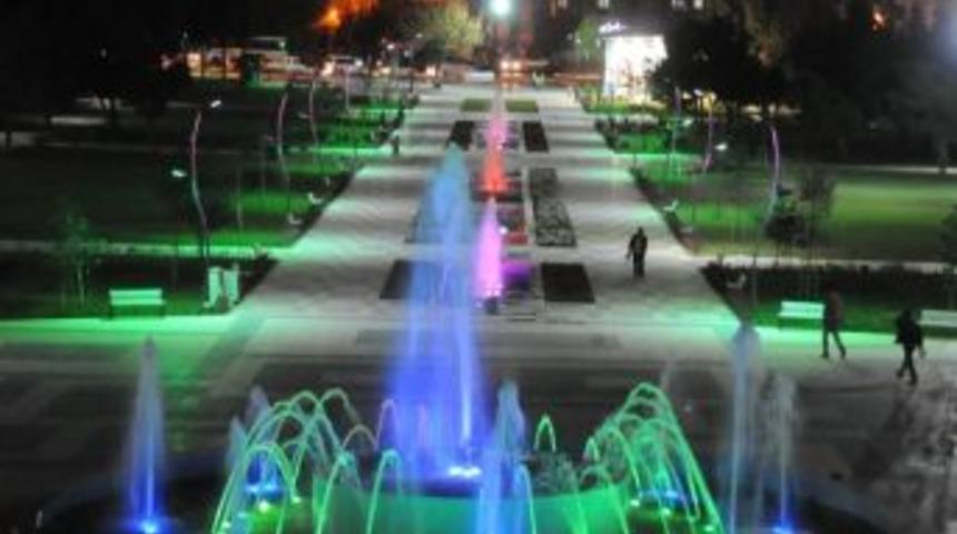 Cumhuriyet Parkı, Cumhuriyet Y&uuml;r&uuml;y&uuml;ş&uuml; Ve Mf&ouml; Konseri İle A&ccedil;ılacak