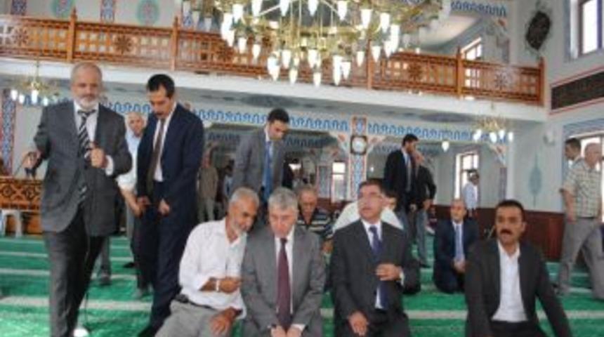 Depremde Hasar G&ouml;ren Cami Yıkılarak Yerine Yenisi Yapıldı