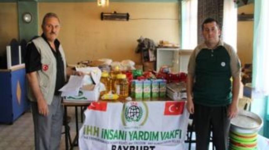 İhh'nın Bayburt'taki Afganlı M&uuml;ltecilere Yardımları Devam Ediyor