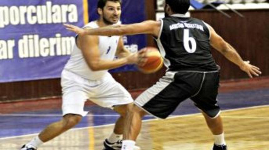 Pi Koleji: 81 - İzmir B&uuml;y&uuml;kşehir Belediyespor: 78