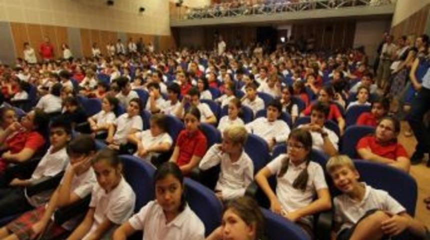 İzmirli &Ccedil;ocuklar Uluslararası Uzay İstasyonu İle Telsiz Bağlantısı Kurdu