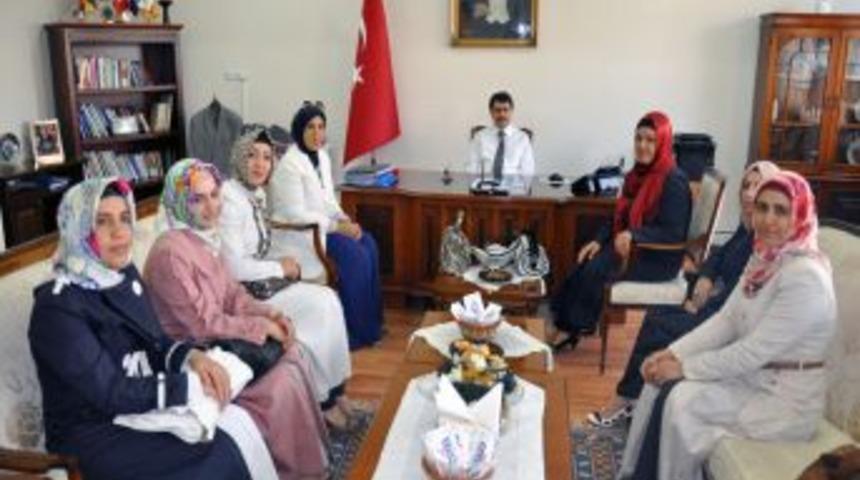 UMUT-DER, Kurban Bayramı'nda 200 Ailenin Y&uuml;z&uuml;n&uuml; G&uuml;ld&uuml;recek