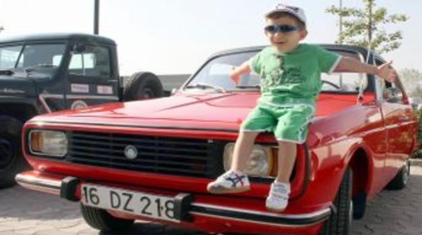 Klasik Otomobiller Kanser Hastaları I&ccedil;in Yollara D&uuml;şt&uuml;