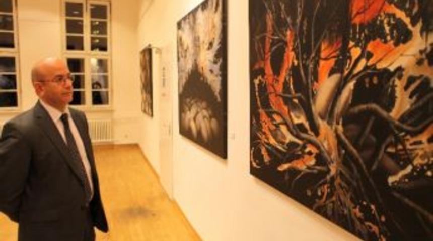 Berlin T&uuml;rk Evinde K&uuml;lt&uuml;rler Arası Diyalog Sergisi A&ccedil;ıldı