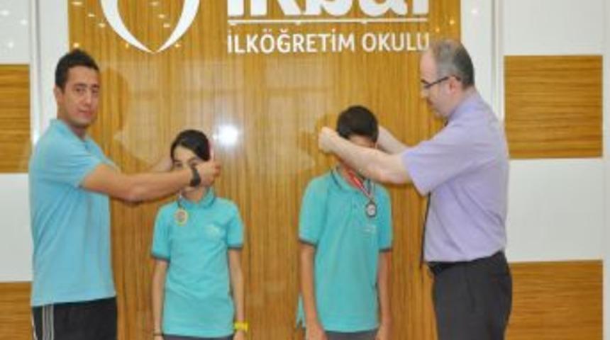 İkbal Koleji Eskrimde T&uuml;rkiye 1'ncisi &Ccedil;ıkardı