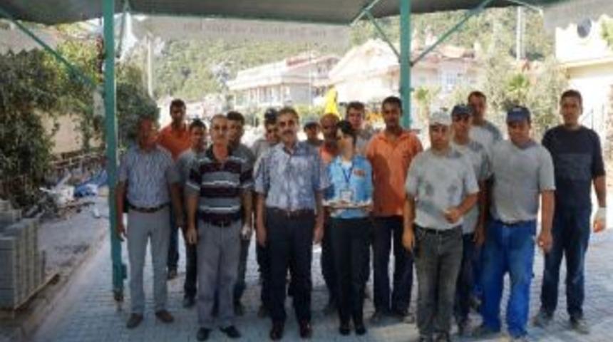 Mhp'li Başkandan &Ccedil;alışanlara P&uuml;skevit İkramı